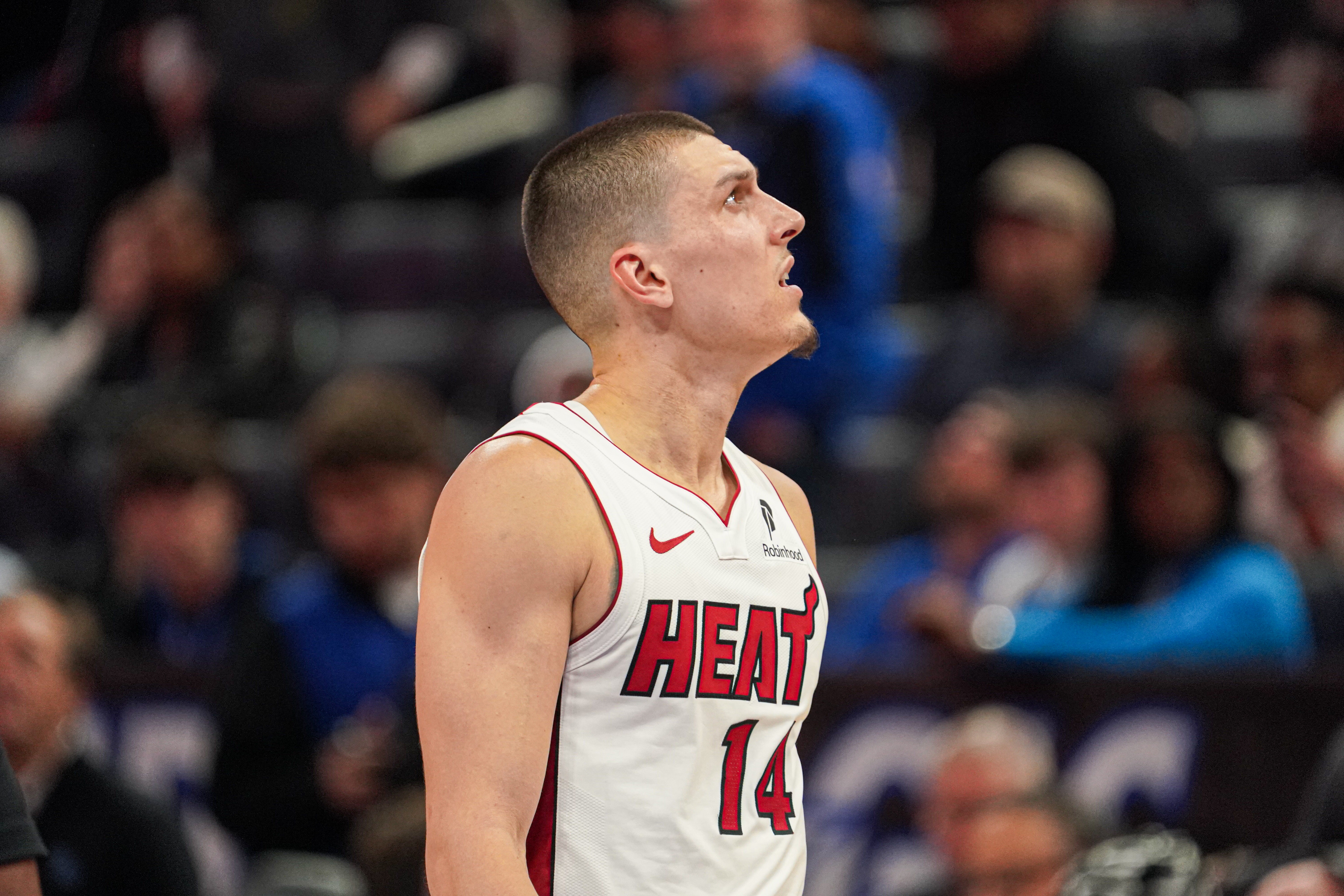 app下载-希罗：进攻中更多使用挡拆很棒 打不打挡拆取决于对手是谁